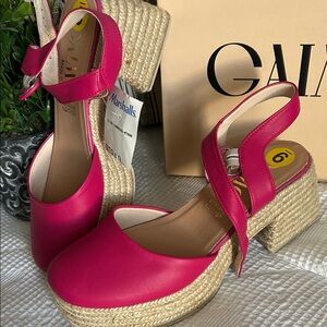 Game Pink Women's Platform Sandals NIB